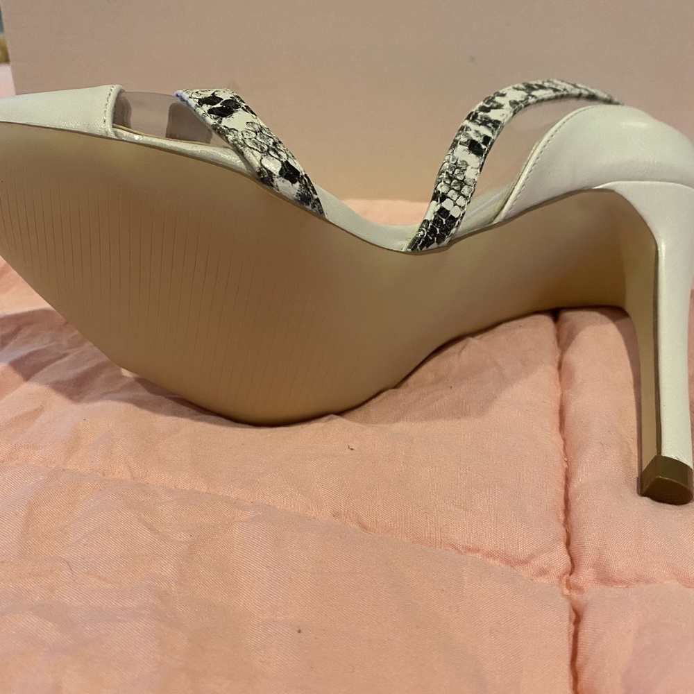 Pumps - Picture 2 of 4